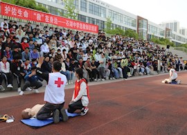 石湖中学开展急救知识培训活动