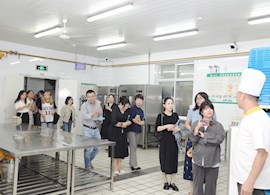 膳食委员会进食堂