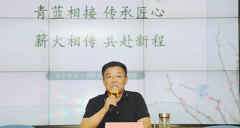 【求索·要闻】青蓝相接传匠心 师徒结对共成长 ——记石湖中学2025-2026学年师徒结对仪式