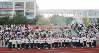 【向恒·德育】 蜕变！初一新生礼仪会操展英姿，家校携手共筑青春梦