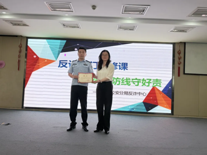 【向恒·德育】反诈是门必修课，筑牢青春“防火墙”——石湖中学举办法治教育系列讲座